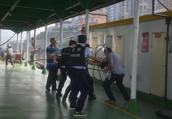 5cc51b552361a.jpg 忠县分公司开展节前反恐应急演练2.jpg