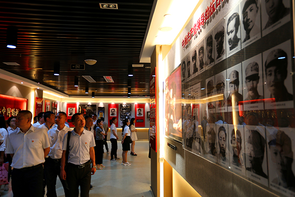 5d1c1f48a0f65.jpg 2.jpg